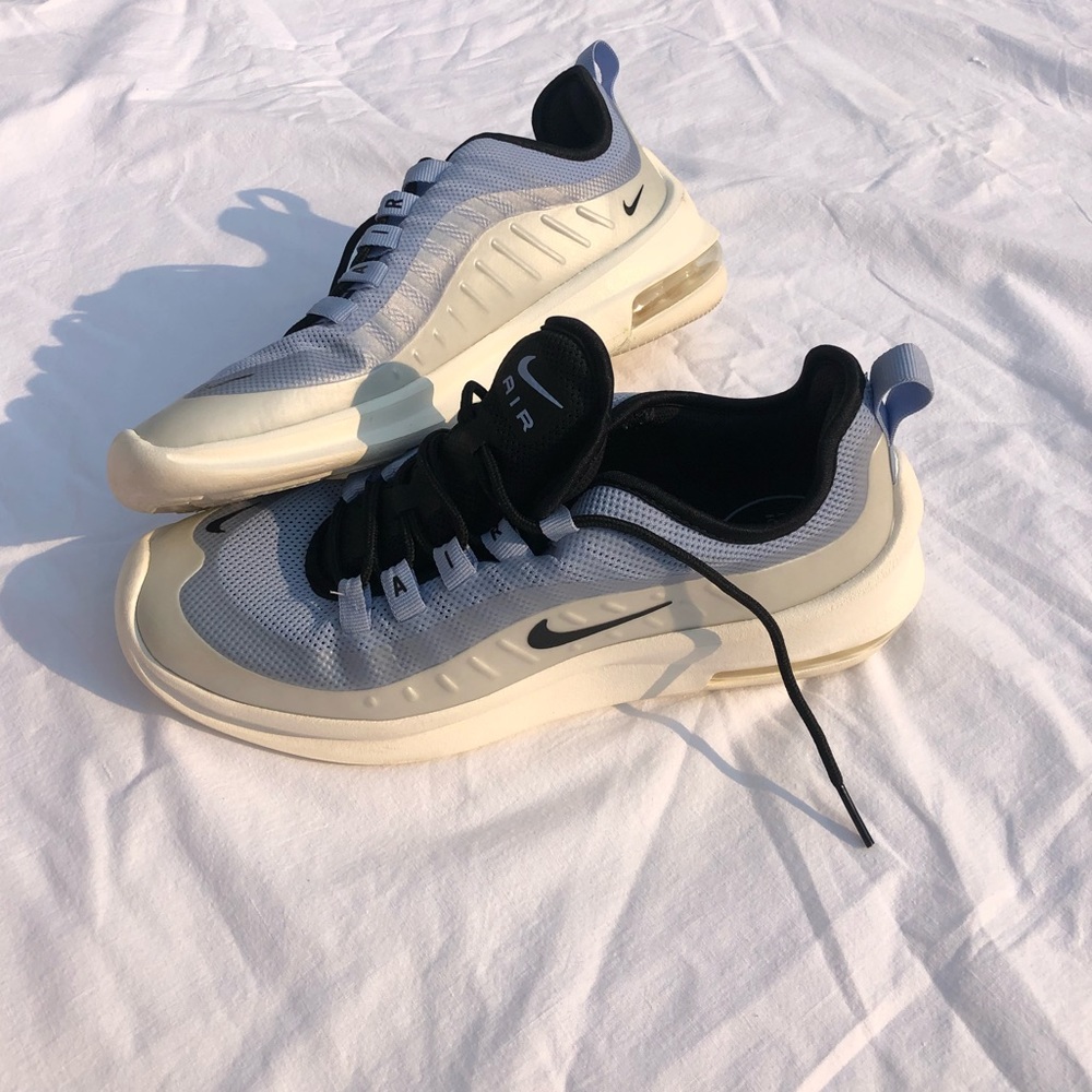 Nike Air Max Axis - image 1